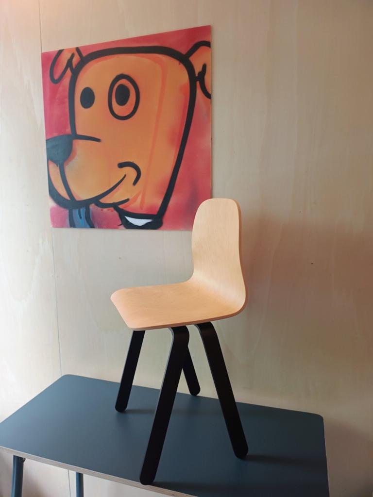 In2wood moderne houten kinderstoel, Huis en Inrichting, Stoelen, Overige kleuren, Ophalen of Verzenden, Zo goed als nieuw, Eén