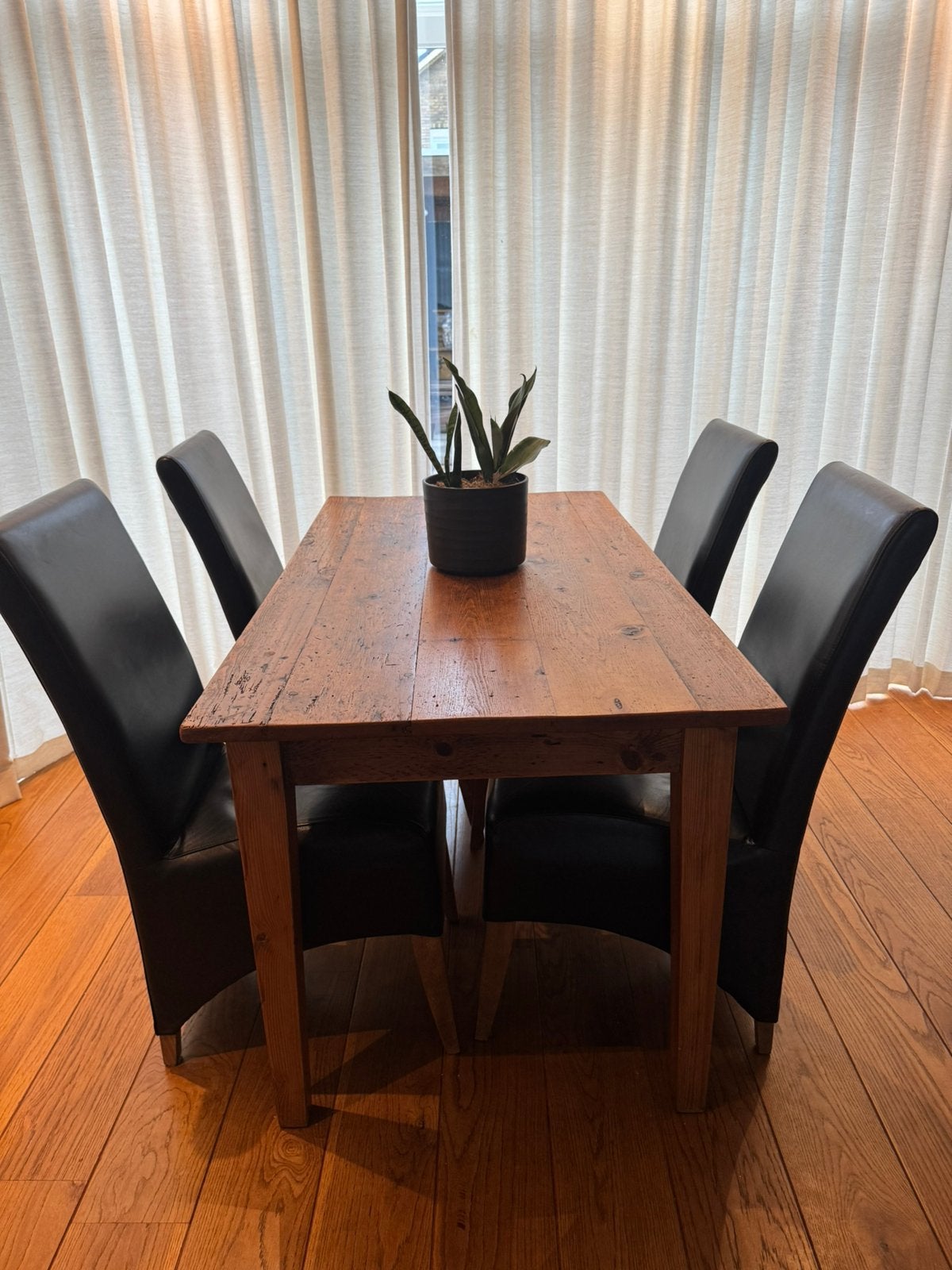 Eethoek tafel en 4 leren stoelen, Ophalen, Zo goed als nieuw, 4 tot 6 stoelen