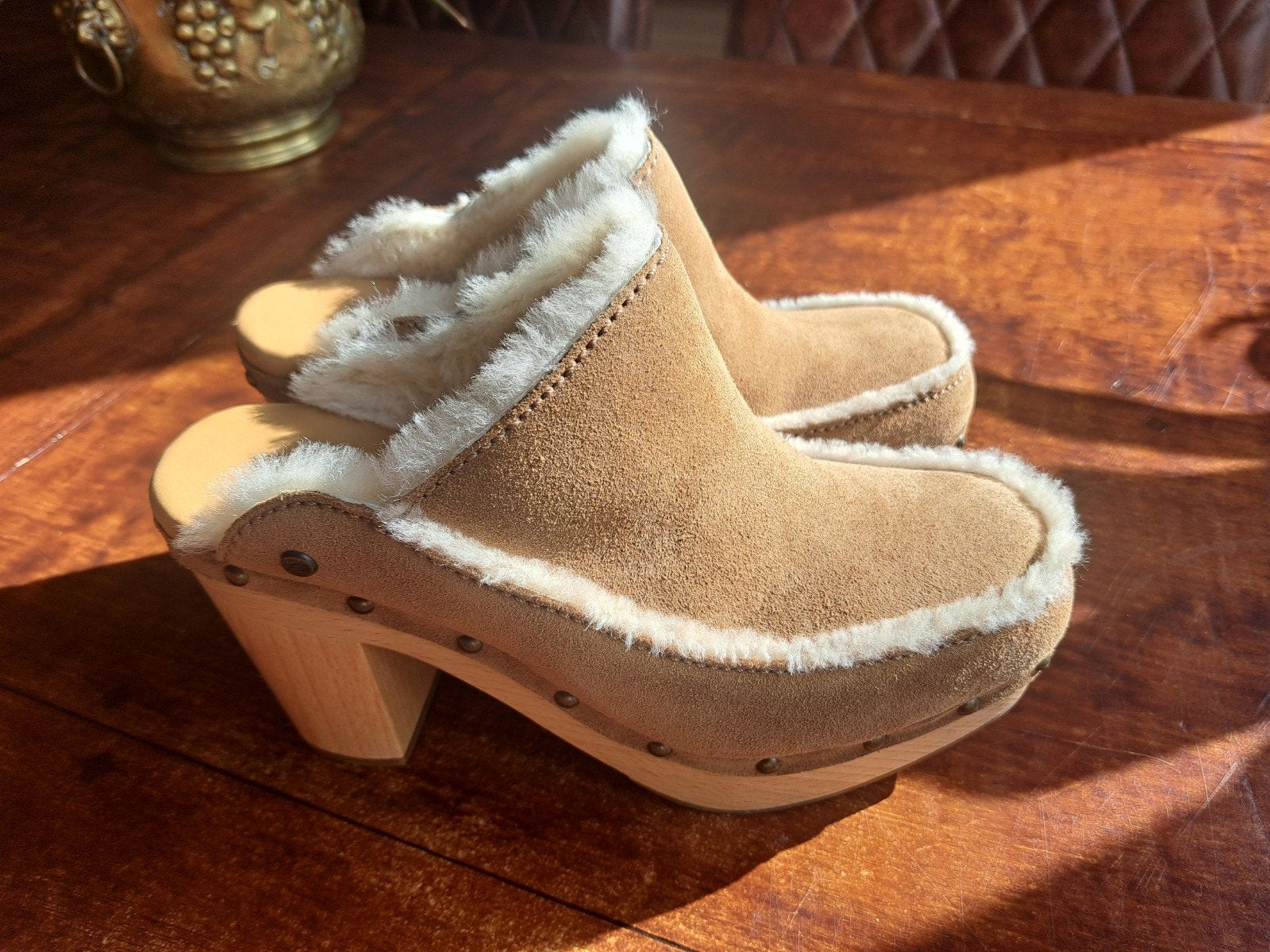 Echte Uggs klompen met hak, camelkleurig, maat 40, Bruin, Overige typen, Ophalen of Verzenden, Zo goed als nieuw