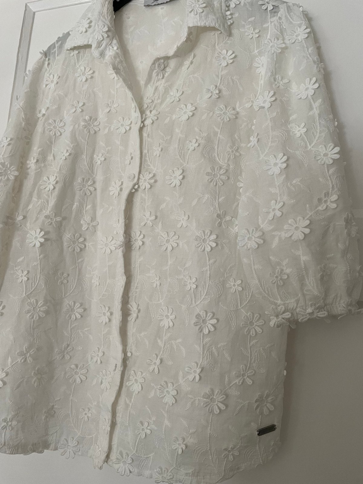 Schattige witte Ambika blouse met borduur  bloemen, maat M, Ophalen of Verzenden, Zo goed als nieuw, Maat 38/40 (M), Wit