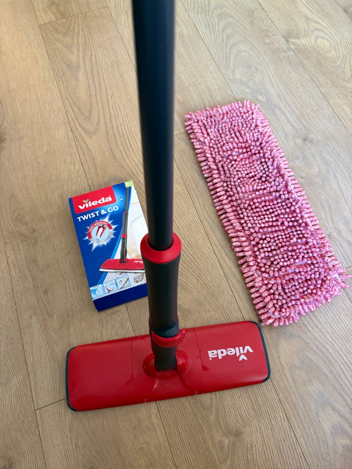 Vileda Twist & Go Vlakmop + 2 Extra Mop Pads, Huis en Inrichting, Schoonmaakartikelen, Ophalen, Mop of Dweil