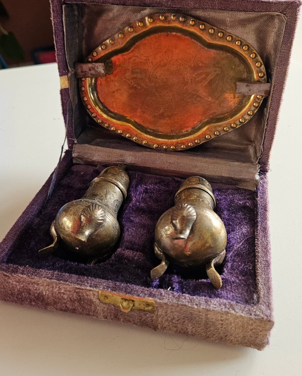 Antieke zout- en pepervaatjes in fluwelen doosje, Ophalen of Verzenden