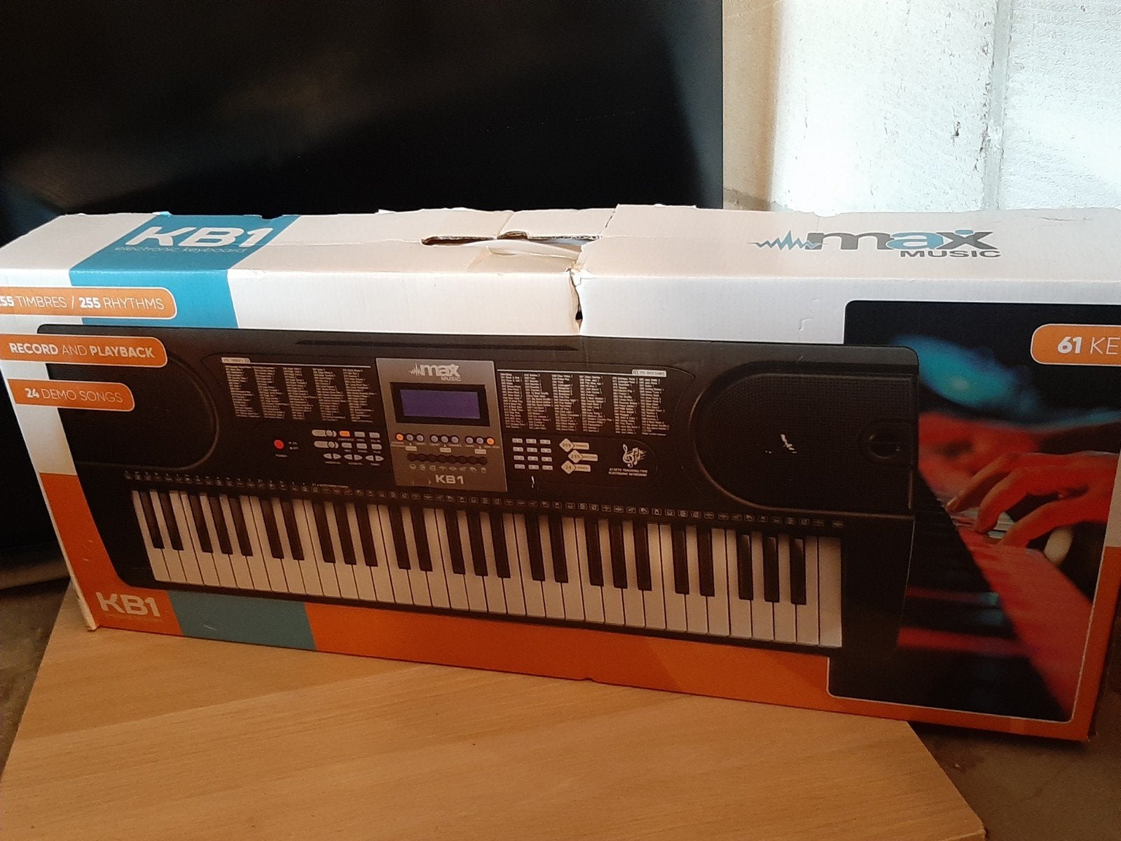Max Music KB1 Keyboard - 61 toetsen, zo goed als nieuw, 61 toetsen, Nieuw, Met standaard, Ophalen