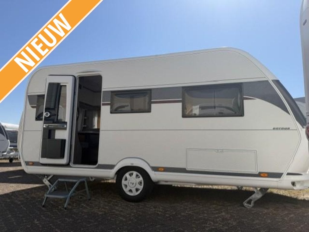 Hobby On Tour 460 DL 2027 1500 KG en Bedverbreding, Caravans en Kamperen, Caravans, Schokbreker, Standaardzit, Hobby, Bedrijf