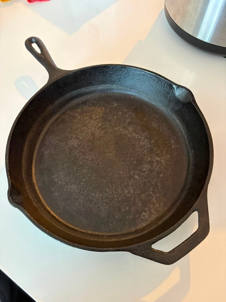 Gietijzeren skillet koekenpan ca 30 cm, Huis en Inrichting, Ophalen of Verzenden, Zo goed als nieuw, Gietijzer, Koekenpan