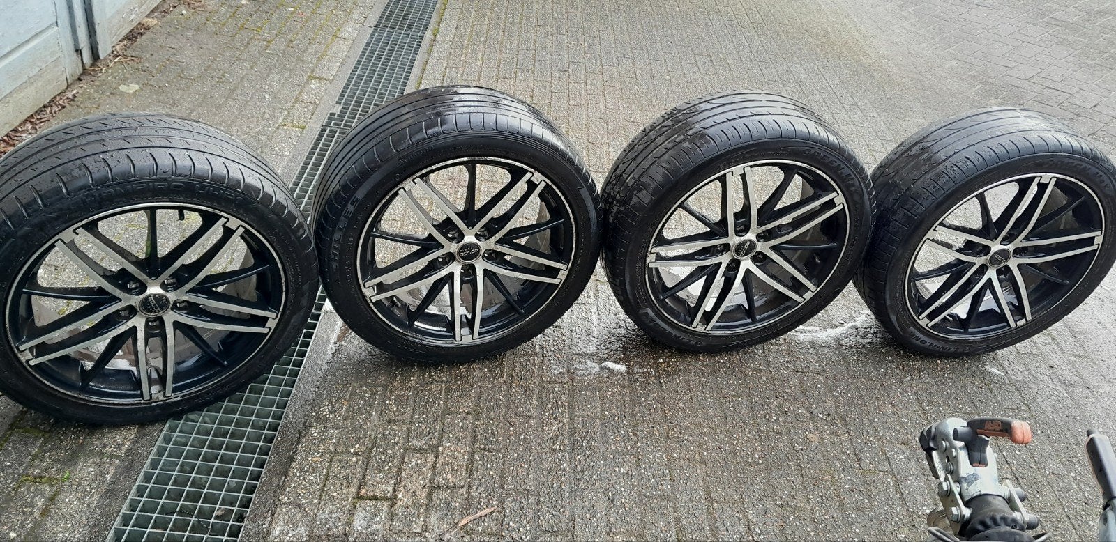 Gebruikte banden en velgen 225/45R17 - profiel bijna op, Ophalen, 17 inch, 225 mm, Zomerbanden