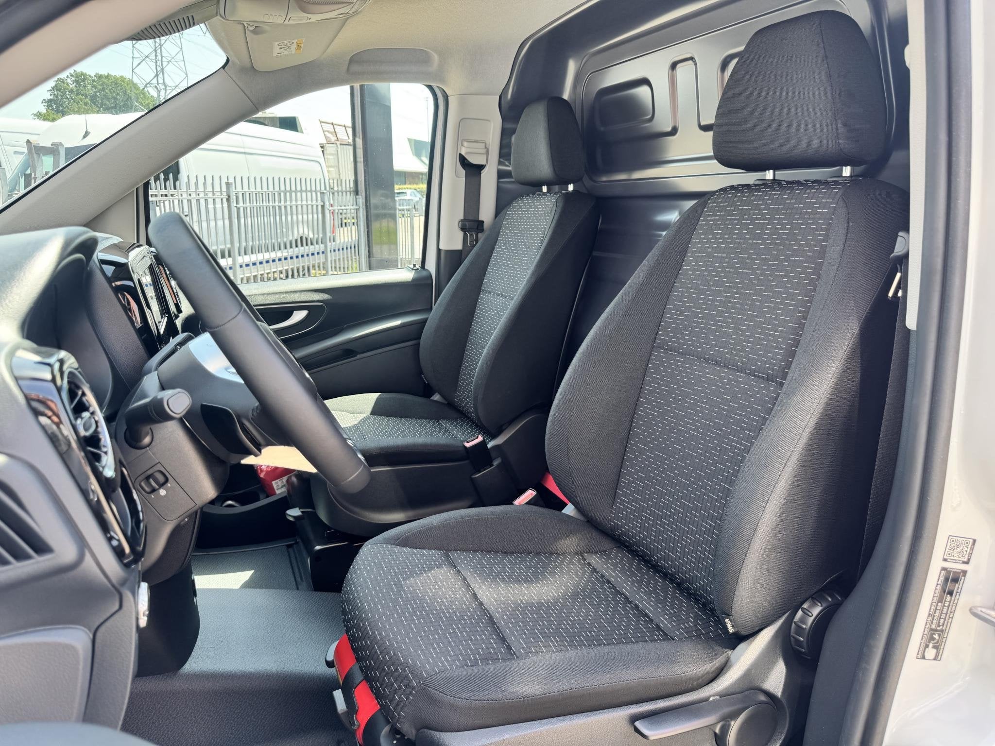 Mercedes-Benz eVito 112 L2 66 kWh | Camera | Apple/Android a, Auto's, Stof, Gebruikt, 116 pk, Wit