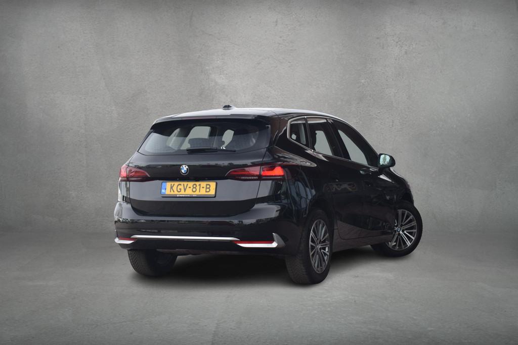 BMW 2-serie Active Tourer 218i | Leer | Camera | Apple CarPl, Auto's, BMW, 136 pk, Gebruikt, Automatische klimaatregeling, Zwart