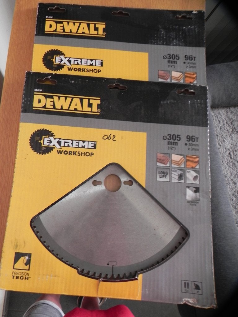 Zaagbladen Nieuw 2 st DEWALT 305 mm, Ophalen, DeWalt, Nieuw, Afkortzaag