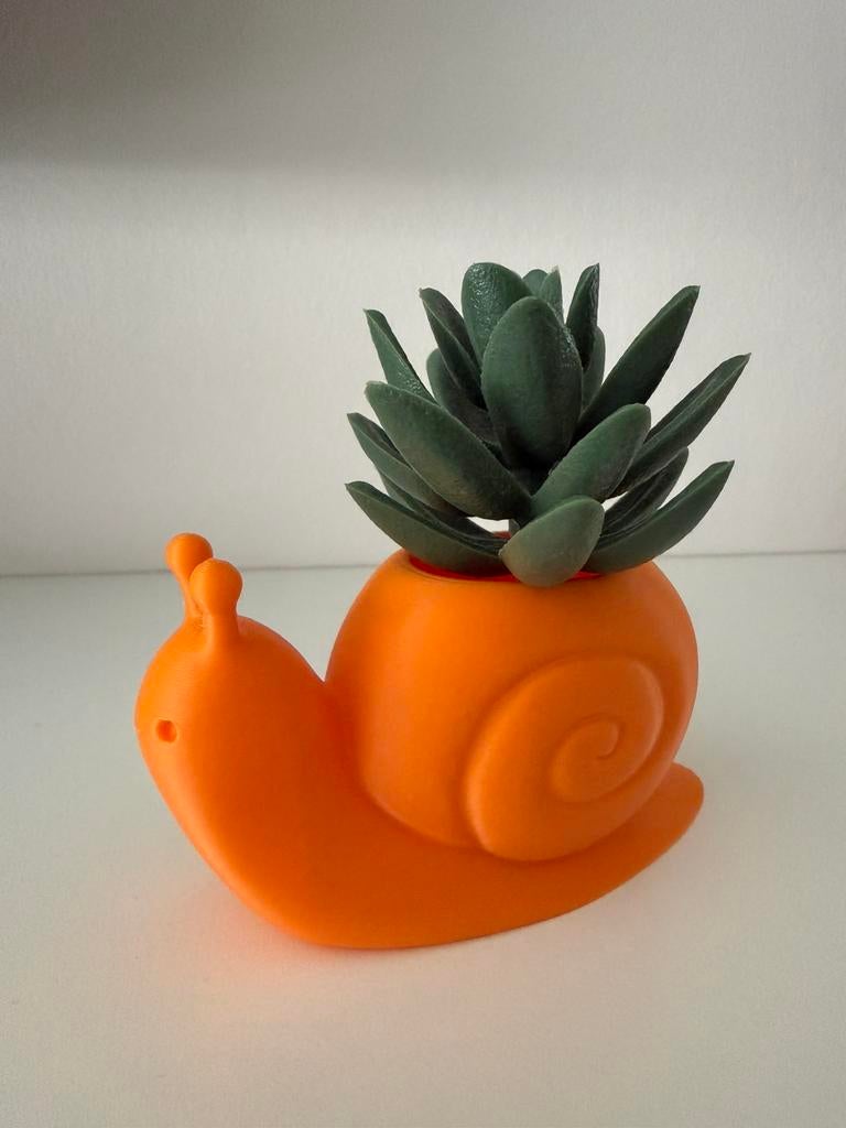 Cute pot for plants happy snail.  Version in orange . New, Overige materialen, Rond, Ophalen of Verzenden, Binnen