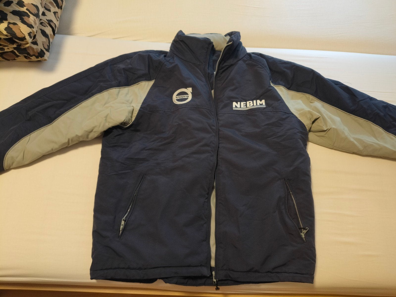 Volvo NEBIM winterjas - Maat L, Maat 52/54 (L), Blauw, Volvo, Ophalen of Verzenden