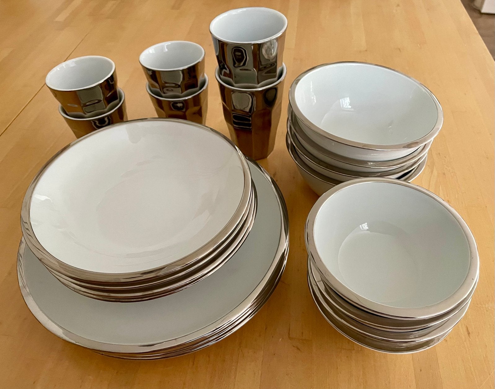 Servies wit & zilver, Keramiek, Nieuw, Ophalen of Verzenden, Effen