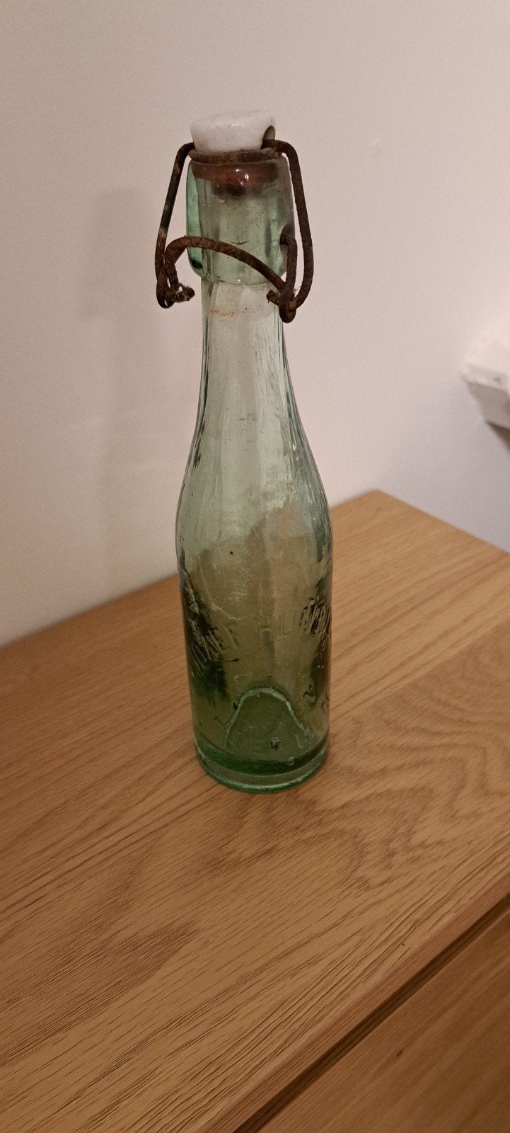 Antieke groene glazen fles met beugelsluiting 1920-1932, Ophalen