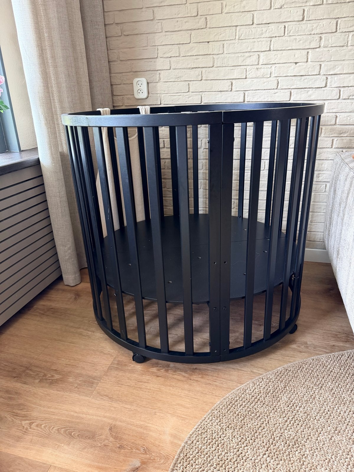 Zwarte ronde box - zgan, Kinderen en Baby's, Ophalen, Zo goed als nieuw, Rond, Wieltjes