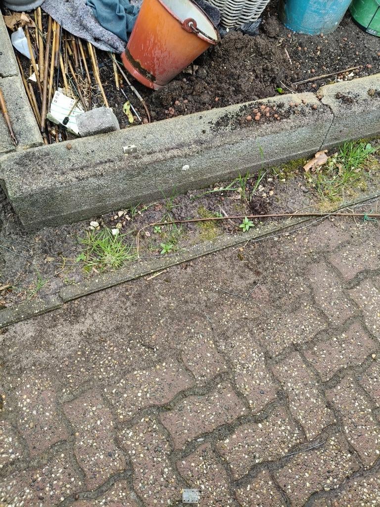 Gratis 14 Betonbanden 15 cm hoog boven de grond., Tuin en Terras, Tegels en Klinkers, Ophalen