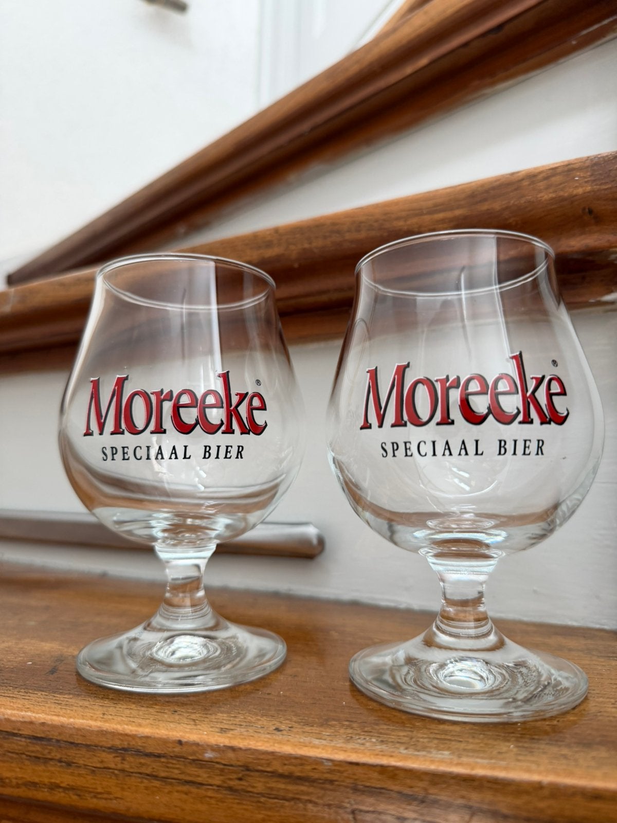 2x Moreeke speciaal bierglas, Verzamelen, Ophalen of Verzenden, Zo goed als nieuw, Glas of Glazen, Overige merken