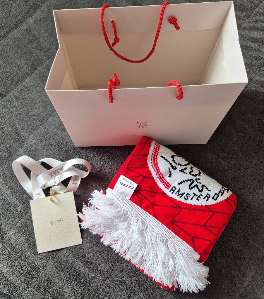 Nieuwe Ajax das/sjaal en keycord in een mooi tasje, Nieuw, Overige maten, Ophalen of Verzenden, Ajax