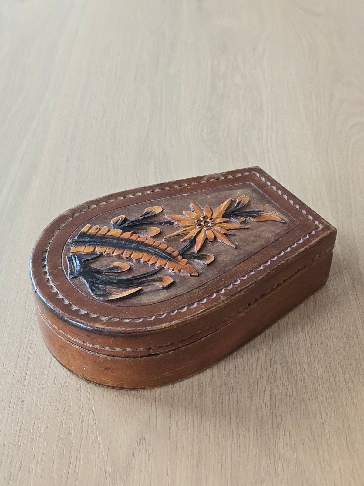 Antieke handgesneden Houten sieradendoos / bijouterie doos, Ophalen of Verzenden