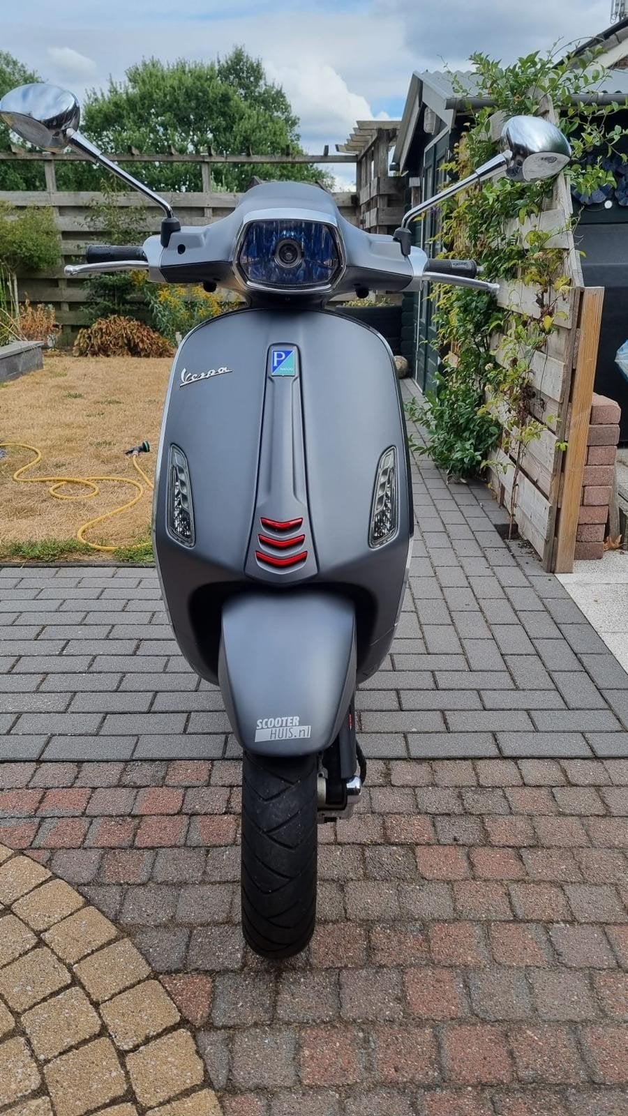 Vespa Sprint 2017 mat grijs, Fietsen en Brommers, Ophalen, Vespa S, Zo goed als nieuw, Benzine