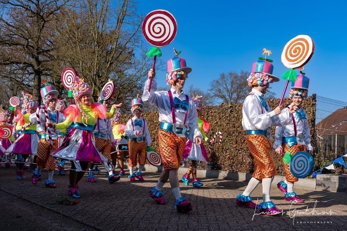 Carnavalskleding Loopgroep - Thema Kermis (110 pakken), Ophalen of Verzenden, Gedragen, Carnaval, Kleding
