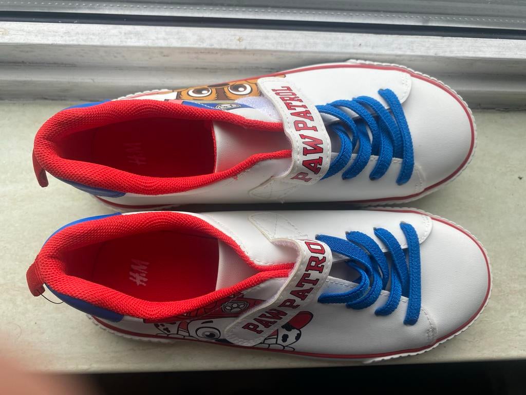 Nieuwe Paw Patrol sneakers voor kinderen - Nooit gebruikt!, Schoenen, Nieuw, Ophalen of Verzenden, Jongen