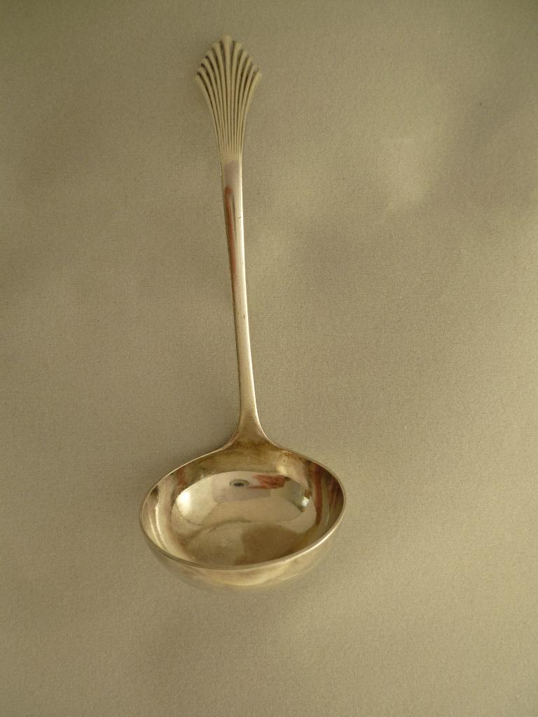 Verzilverde roomlepel met haakje Art Deco motief Waaier, Ophalen of Verzenden