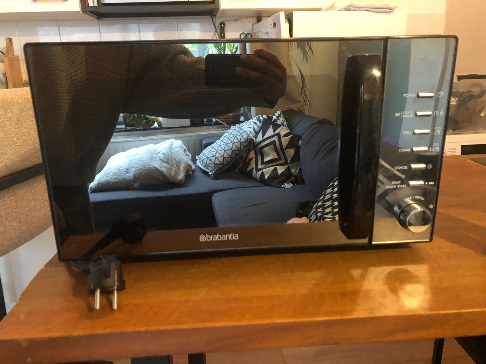 Microwave (with a small defect), Witgoed en Apparatuur, Ophalen, Zo goed als nieuw