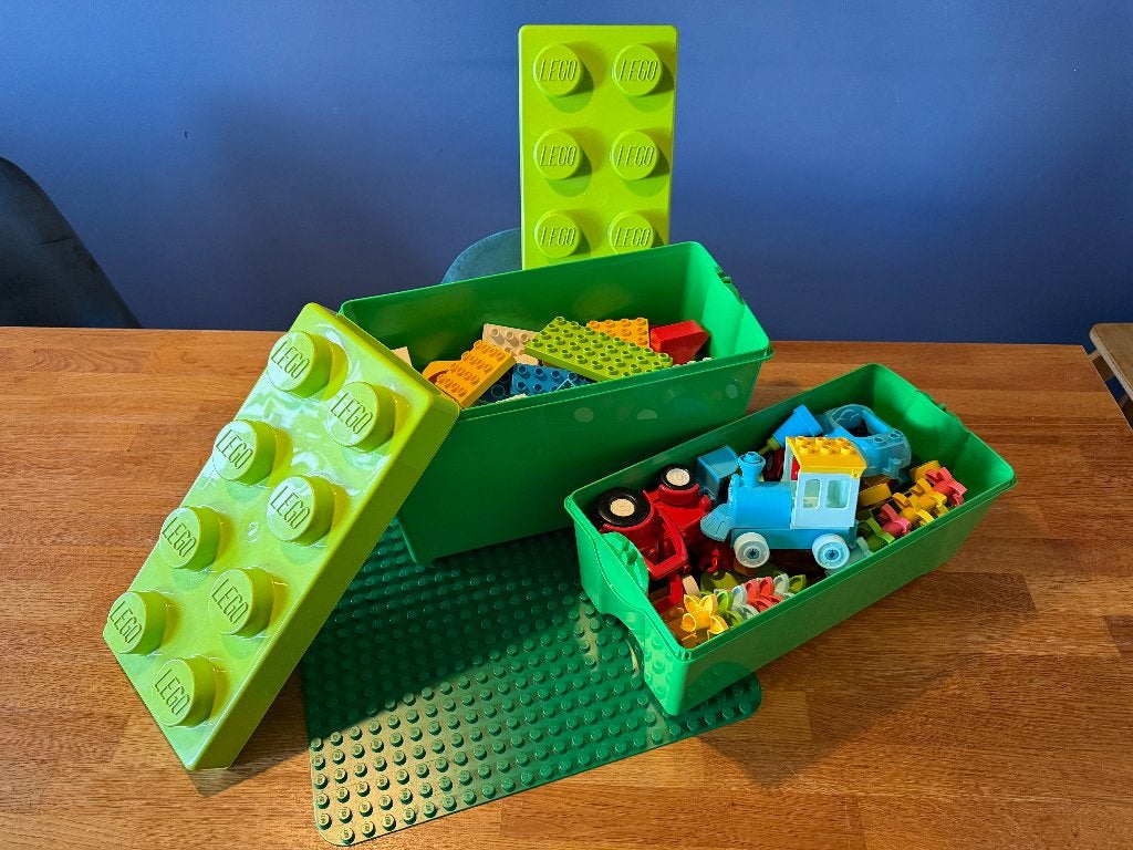 LEGO DUPLO + 2 opbergbakken, dieren, poppetjes & voertuigen, Ophalen, Zo goed als nieuw, Duplo, Inclusief minifiguren