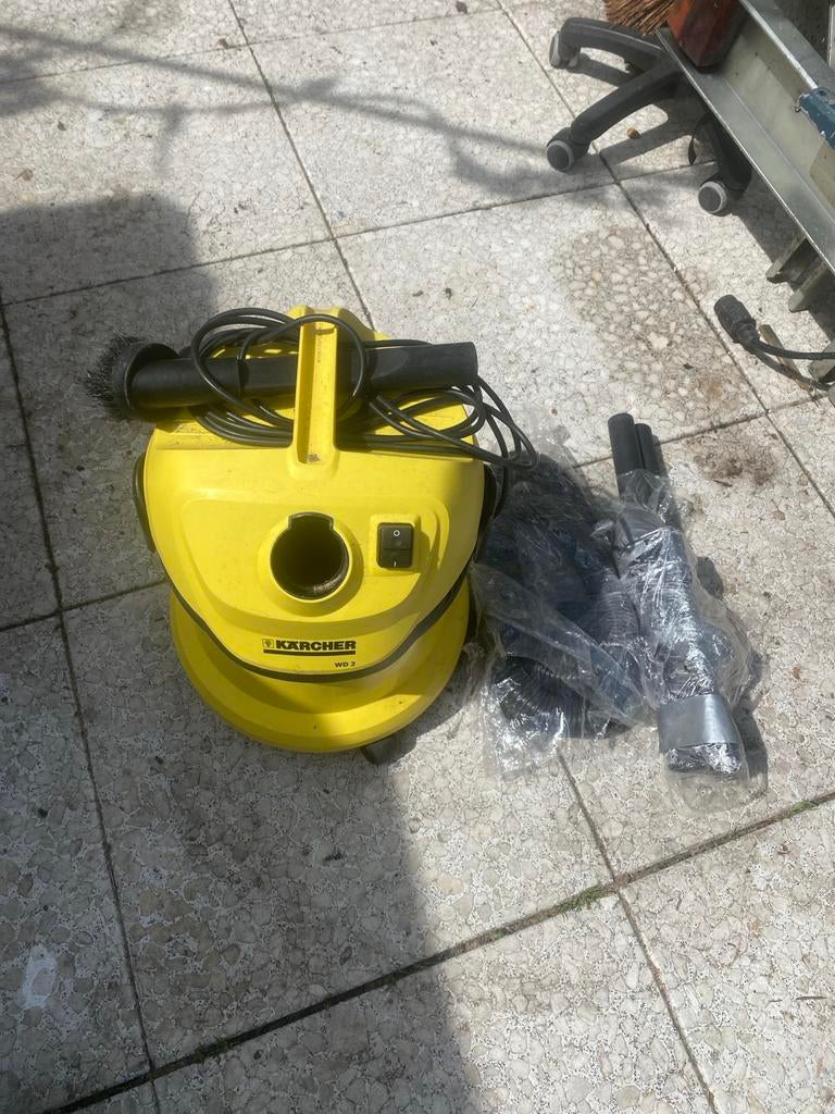 Kärcher WD 2 Nat- en Droogzuiger - Krachtige Alleszuiger, Gebruikt, Ophalen of Verzenden, Waterstofzuiger, Minder dan 1200 watt