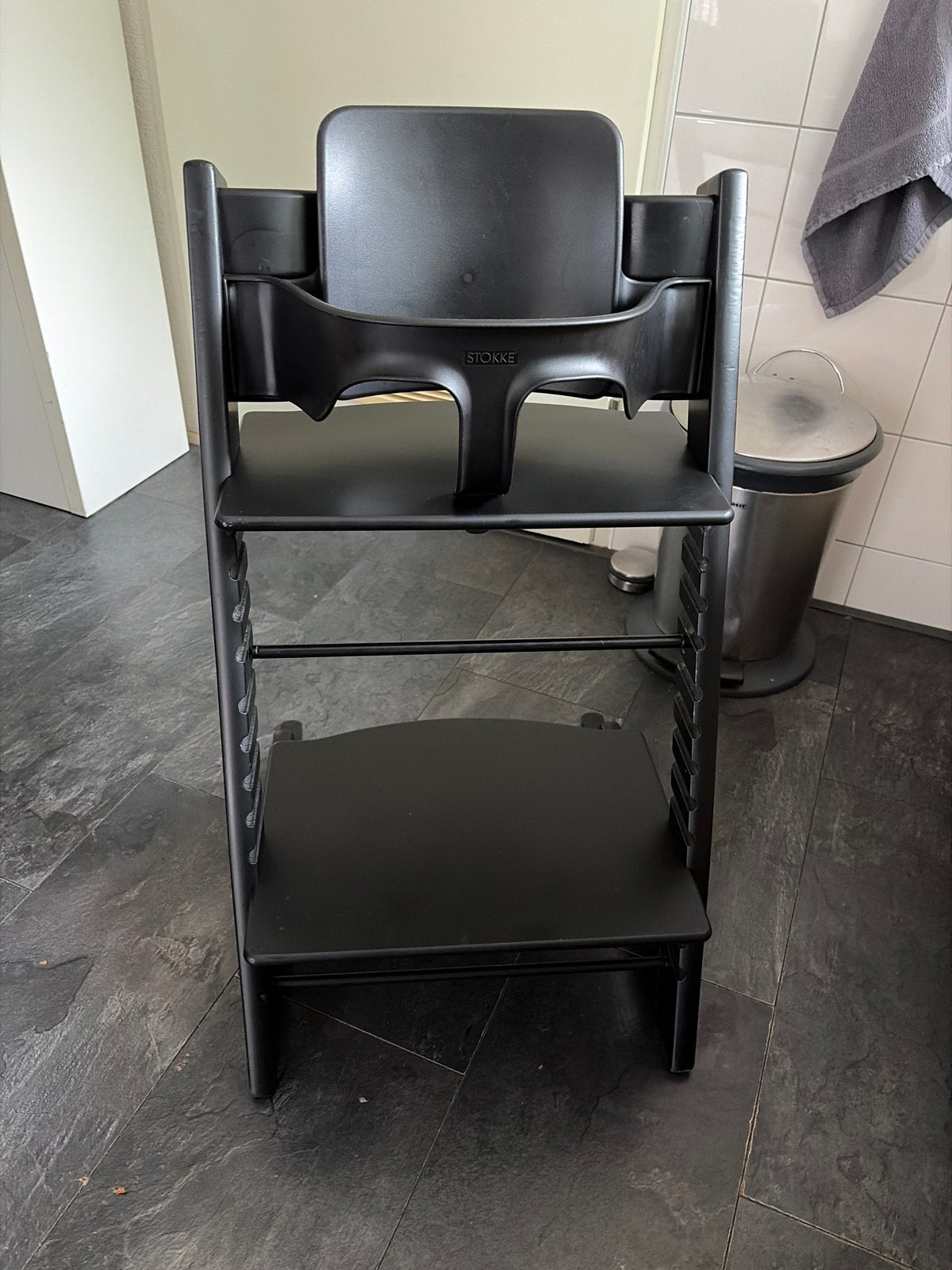 Stokke Tripp Trapp meegroeistoel zwart met babyset, Kinderen en Baby's, Ophalen, Gebruikt, Meegroeistoel, Aanschuifbaar