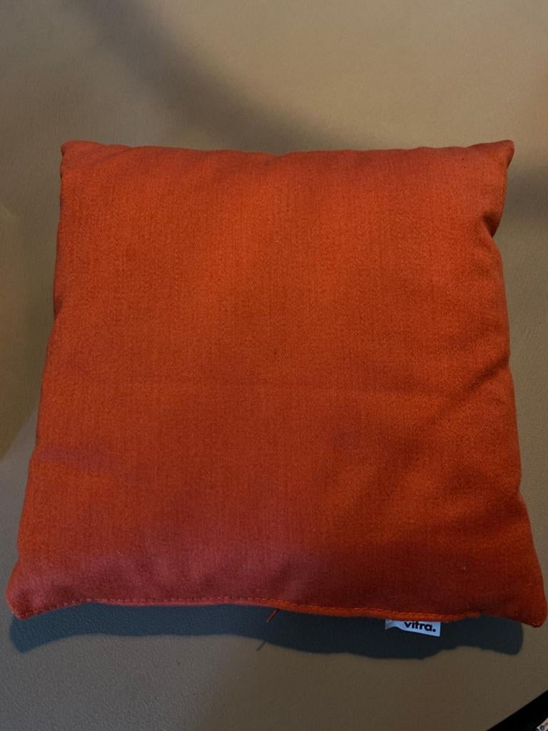 Vitra kussen - Diep Oranje, 97% wol, 3% polyamide, Ophalen of Verzenden, Zo goed als nieuw, Oranje, Vierkant