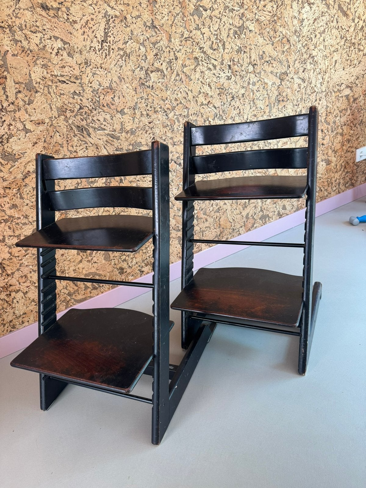2 stokke kinderstoelen, Ophalen, Gebruikt, Meegroeistoel