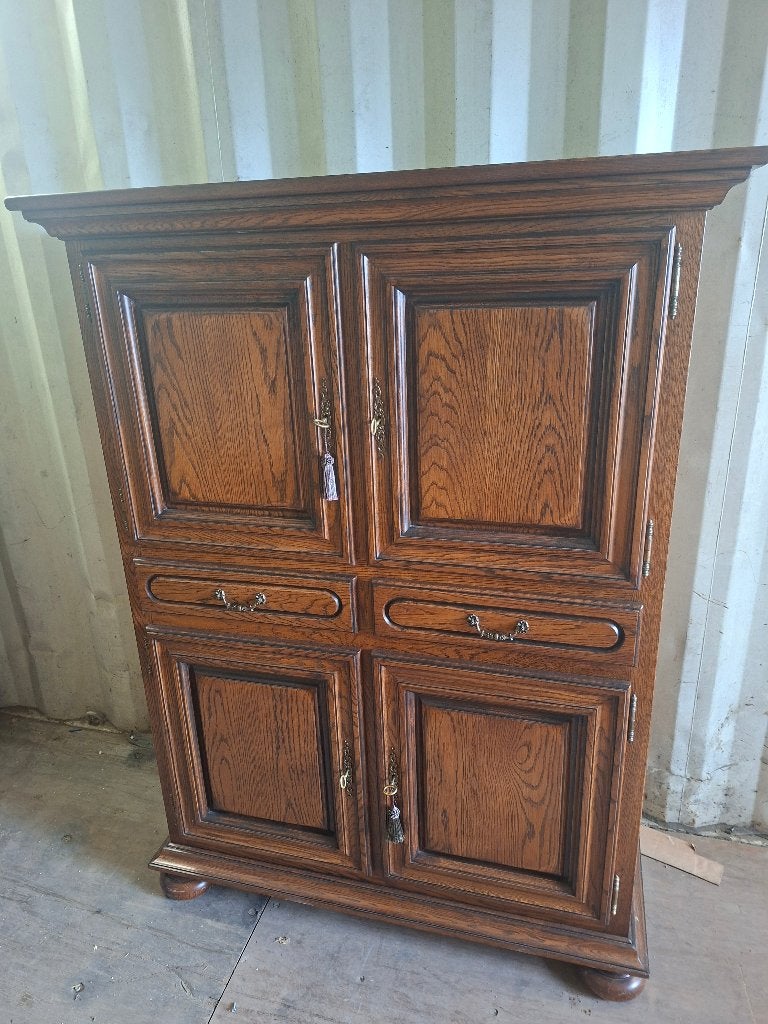 Eikenhouten kast, Ophalen