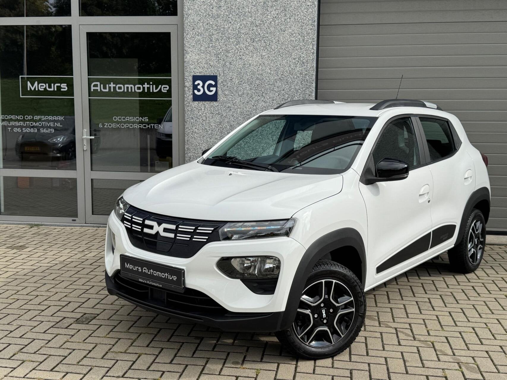 Dacia Spring Comfort Plus 27 kWh SOH 93% CCS/Navi/Camera/Car, Auto's, Dealer onderhouden, Zwart, 230 km, Wit