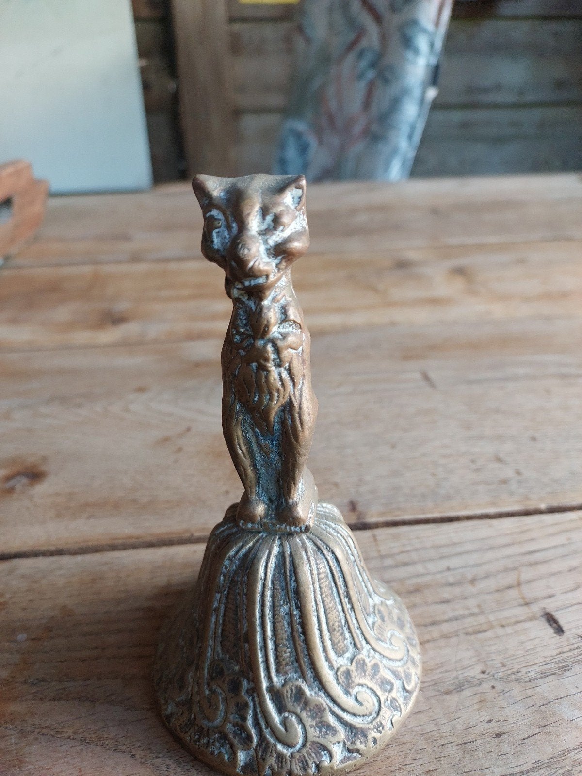 Antieke koperen tafelbel met kattenfiguur (zonder klepel), Ophalen