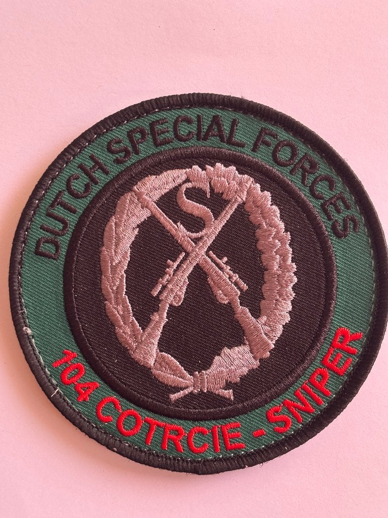 KCT sniper badge COTR CIE 104, Verzamelen, Verzenden, Landmacht, Nederland, Kleding of Schoenen
