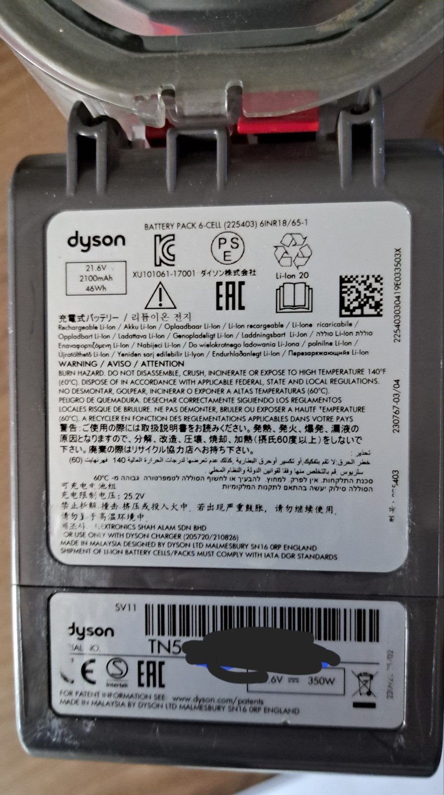 * lees tekst *  Dyson V7 Steelstofzuiger Draadloos, Witgoed en Apparatuur, Ophalen, Gebruikt, Dyson, Reservoir