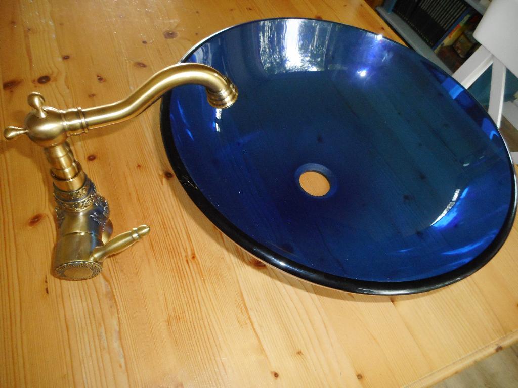 Badkamer Set: Oceaanblauwe Glazen Waskom  Kraan na keuze, Sanitair-online.eu, Rolisa25@gmail.com, Nieuw, Minder dan 25 cm