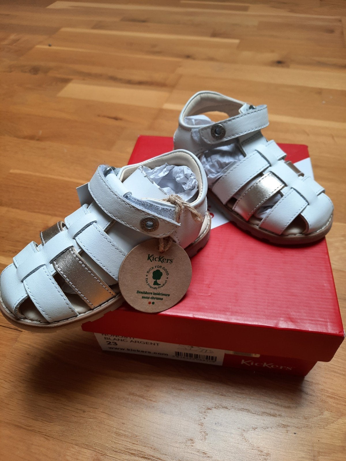 Nieuwe Kicker's meisjessandalen wit-goud, maat 23, Ophalen of Verzenden