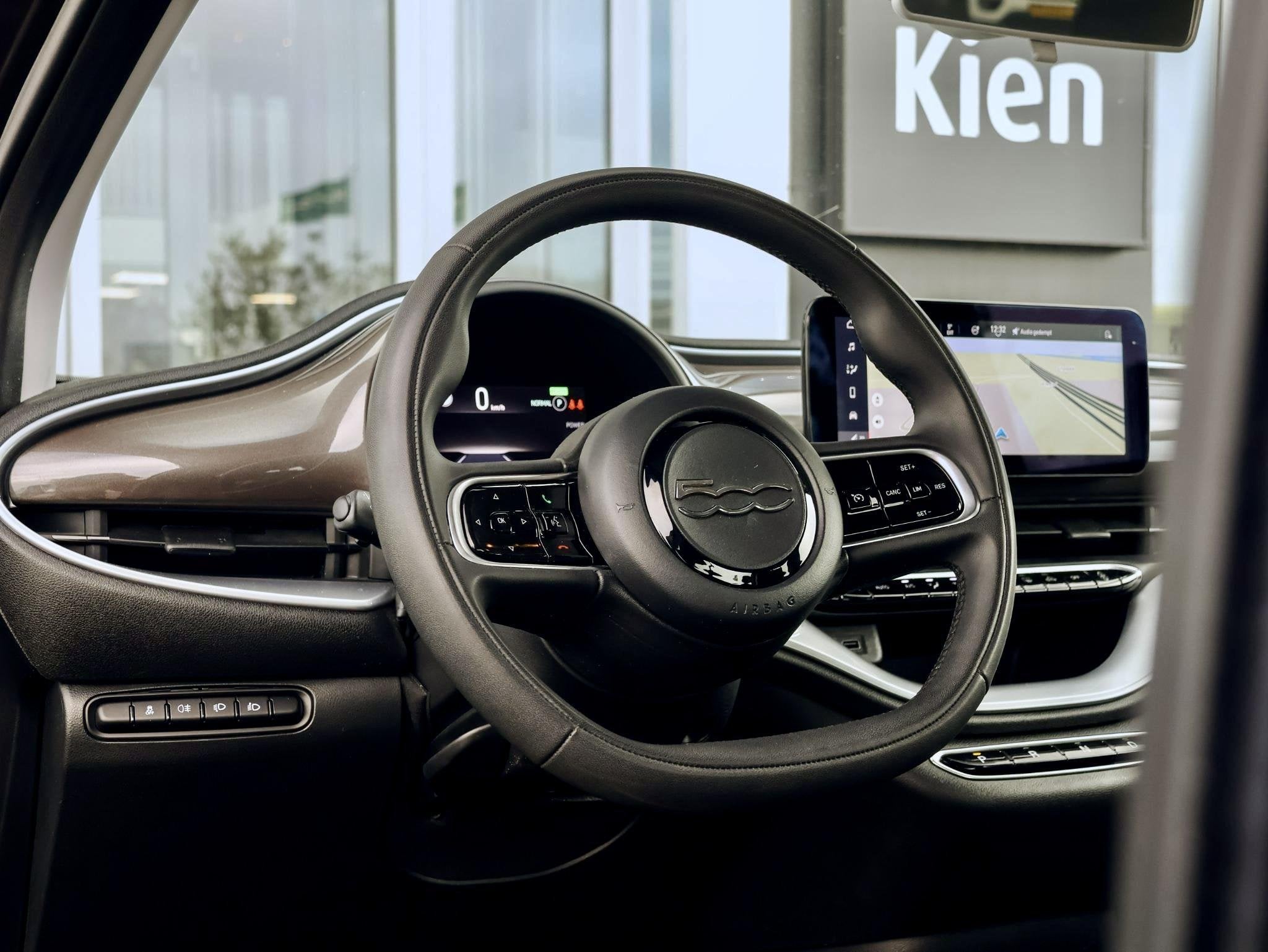 Fiat 500E Business Berlina 42 kWh | Navigatie | Carplay | Cr, Auto's, Stof, 118 pk, Bruin, 4 stoelen
