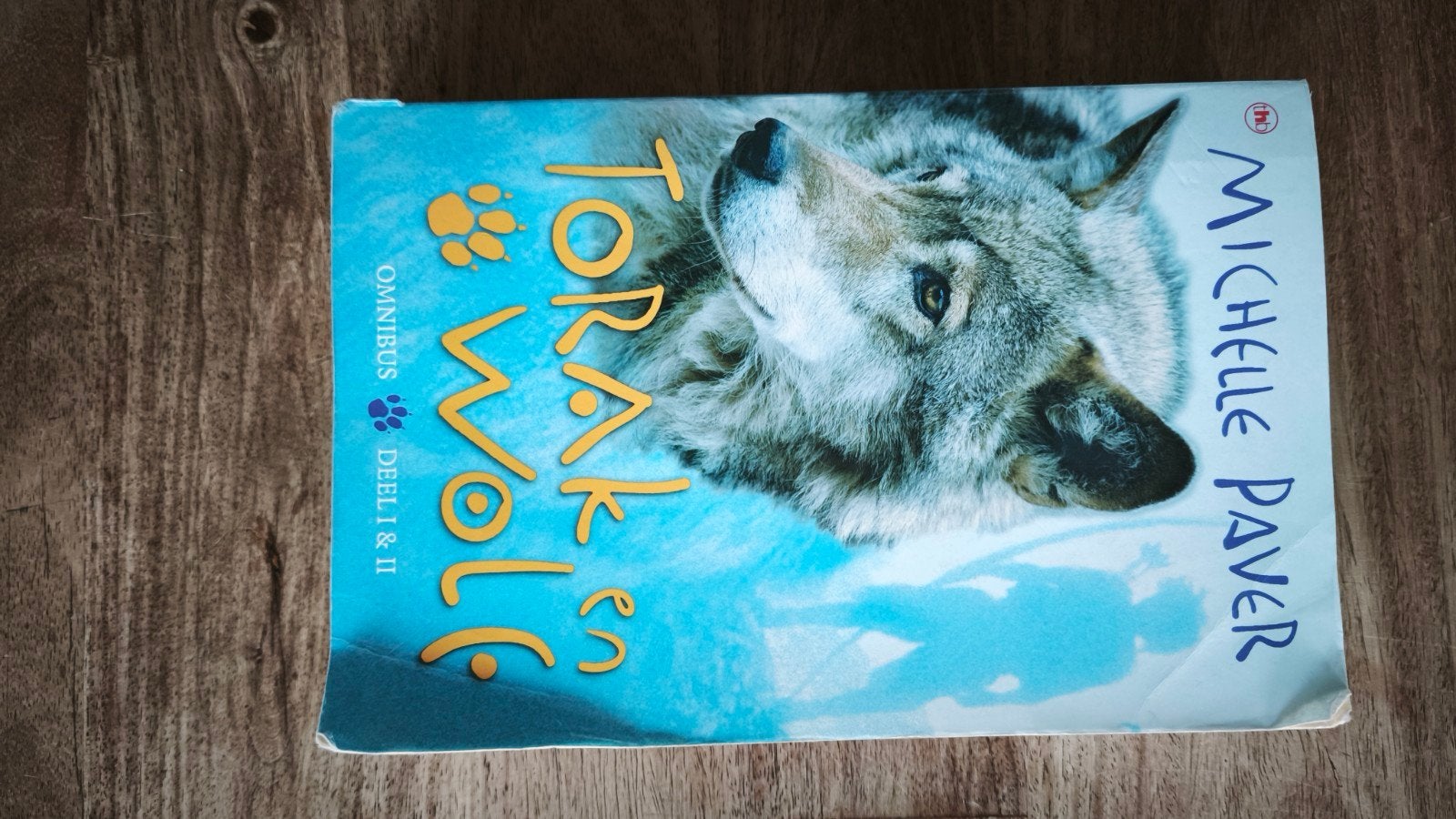 Michelle Paver - Torak en Wolf omnibus. Heeft ezelsoren., Ophalen of Verzenden, Gelezen, Michelle Paver