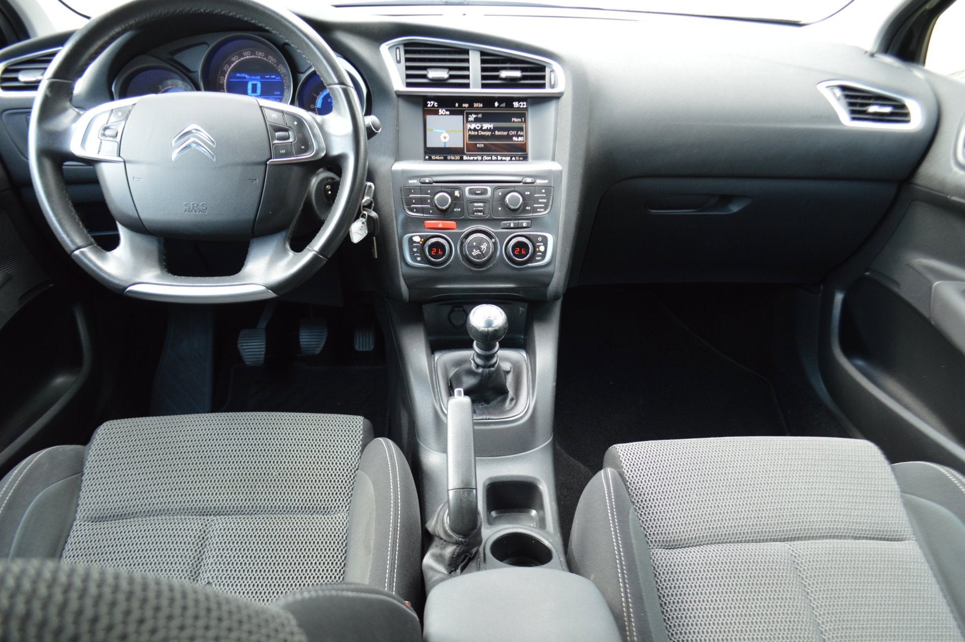 Citroen C4 1.2 131PK Exclusive, 1e eig! NWE RIEM, NWE BANDEN, Auto's, Dealer onderhouden, Stof, 1199 cc, Zwart