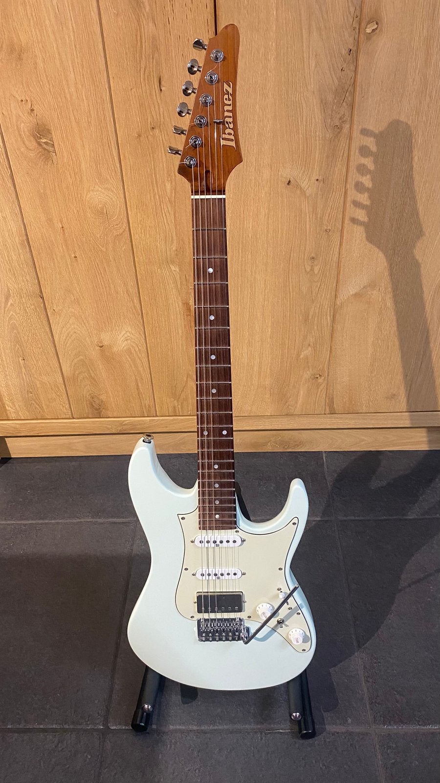 Ibanez AZ2204NW Prestige – Made in Japan, Ophalen, Zo goed als nieuw, Solid body, Ibanez