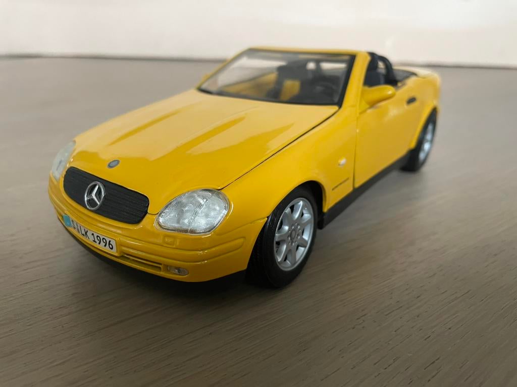 Mercedes-Benz SLK 1:18, Hobby en Vrije tijd, Modelauto's | 1:18, Ophalen of Verzenden, Zo goed als nieuw, Bburago
