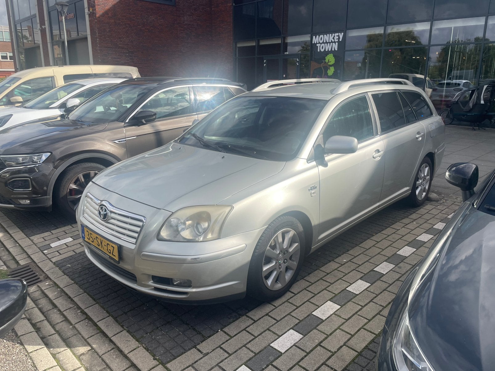 Toyota Avensis 2.2 D-4d D-cat Wagon Linea Luna 2006 Grijs, Voorwielaandrijving, Avensis, 4 cilinders, Origineel Nederlands