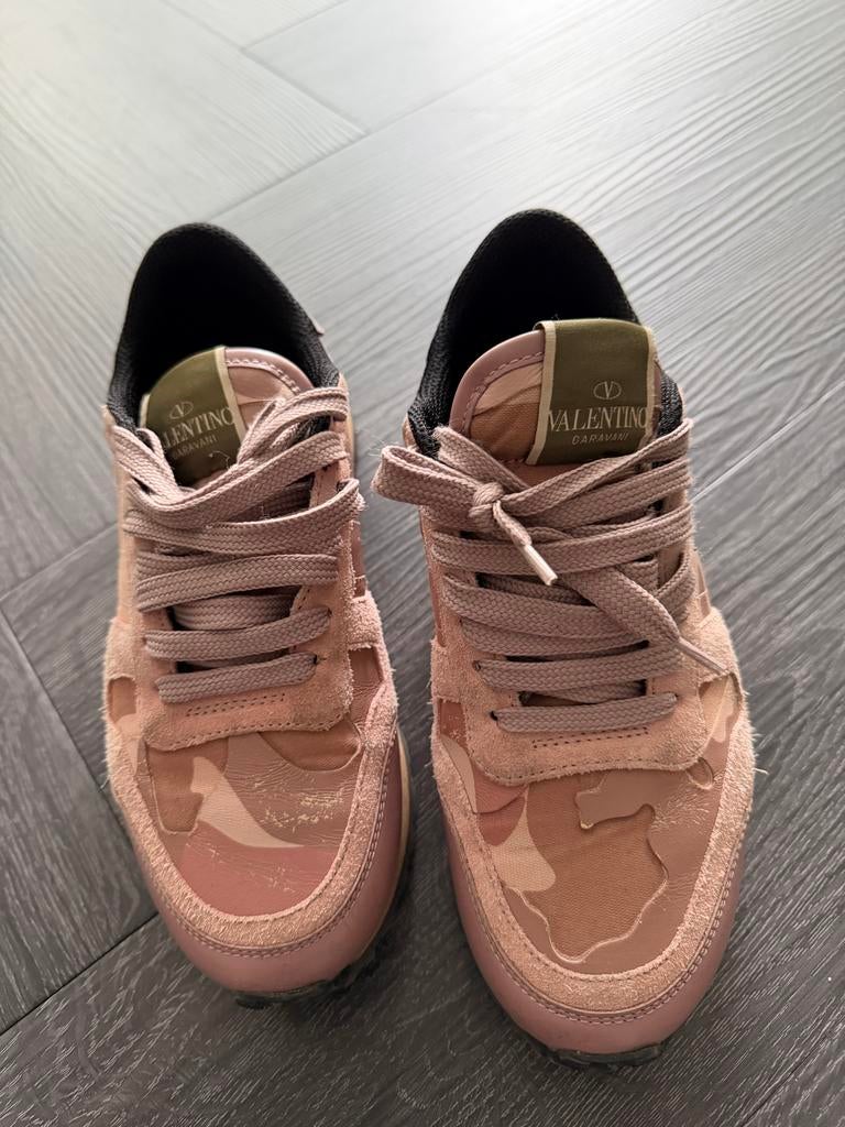 Valentino Garavani Camouflage Sneakers Roze/Bruin, Kleding | Dames, Schoenen, Ophalen of Verzenden, Zo goed als nieuw, Roze, Sneakers of Gympen
