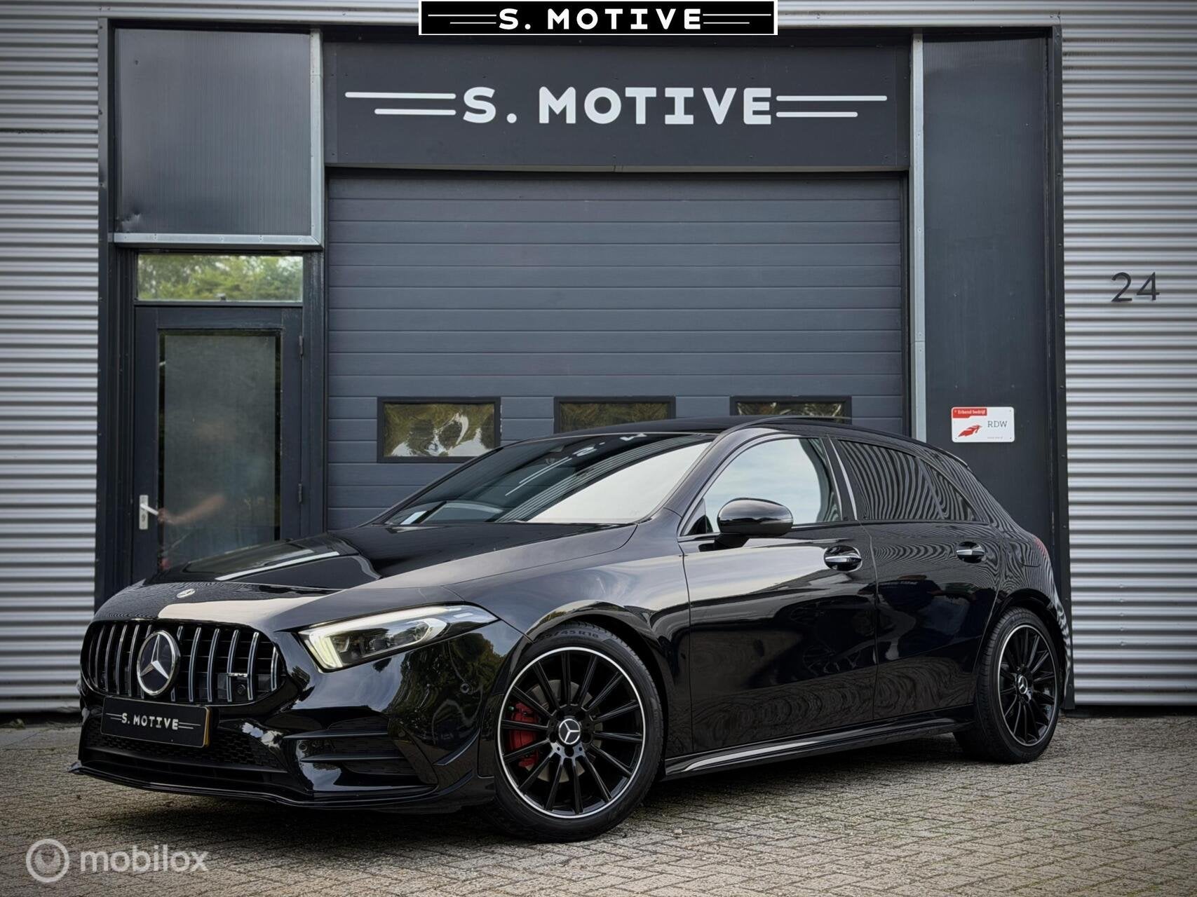 Mercedes A-klasse 180 Business Solution AMG, Night, Pano Org, Auto's, Dealer onderhouden, 136 pk, Gebruikt, 4 cilinders