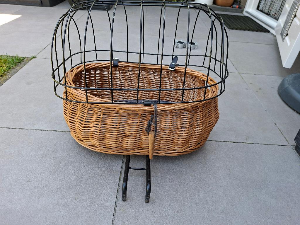 Te koop Basil hondenmand, Dieren en Toebehoren, Hondenmanden, Ophalen, Zo goed als nieuw, Riet