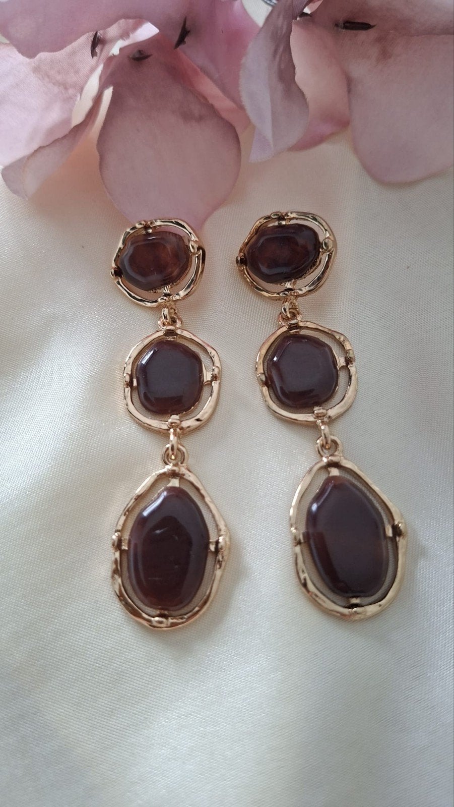 Elegante bruine oorbellen met gouden accenten, Overige materialen, Bruin, Ophalen of Verzenden, Zo goed als nieuw