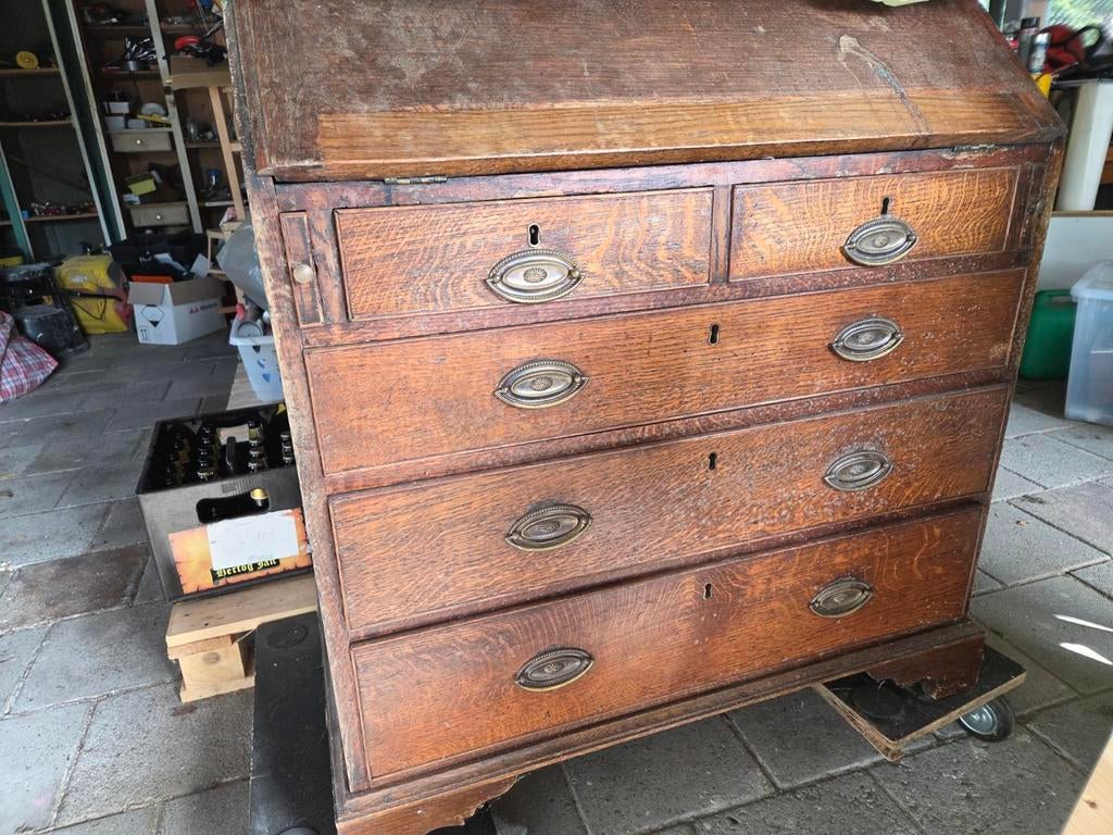 Mooi antiek dressoir te koop. T.e.a.b., Ophalen